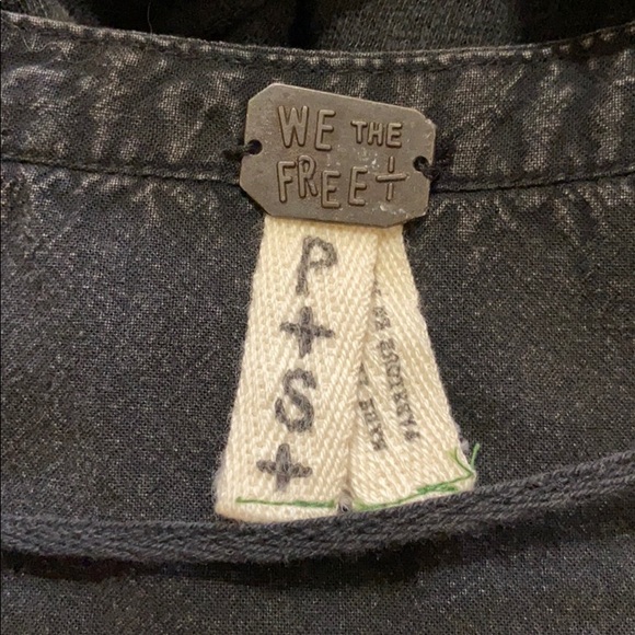 We the free Henley 3/4 sleeve top size small - Picture 3 of 5